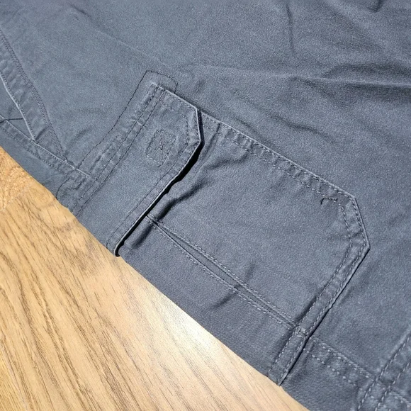 Northwest Territory Men's Gray Cargo Shorts, Size 32 - Picture 3 of 7
